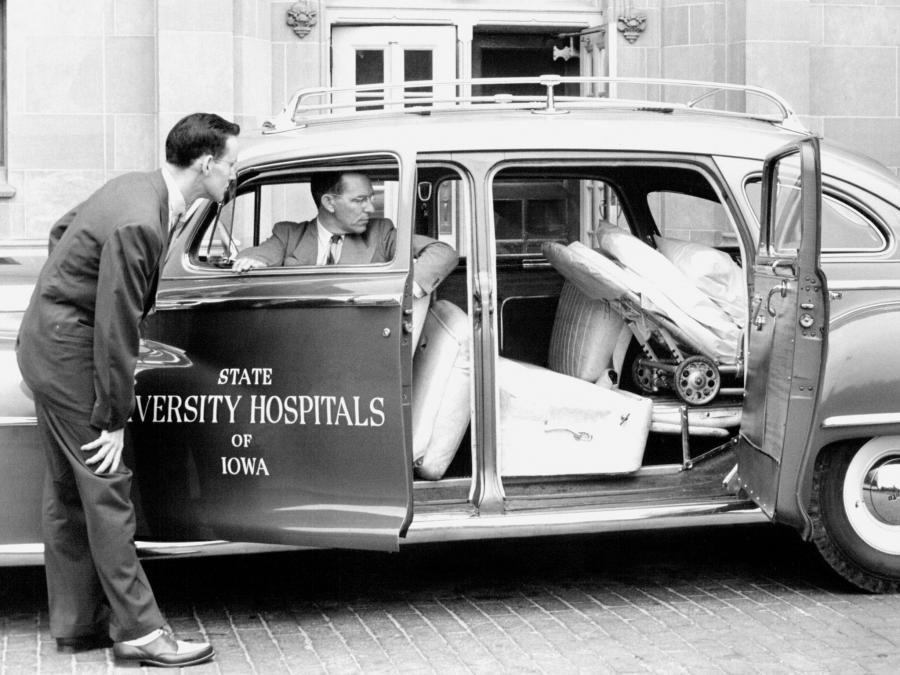  DeSoto Custom Suburban Sedan Ambulance 1947 года  (фото 3 из 4)